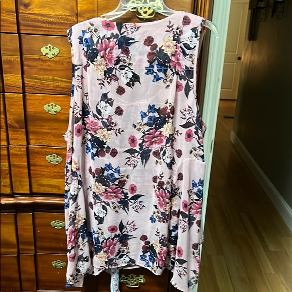 Multicolored Flutter Sleeve Tie Front Blouse - Picture 3 of 3